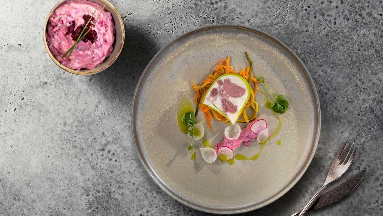 Golonka/ chrzanowa galaretka/ piklowane warzywa